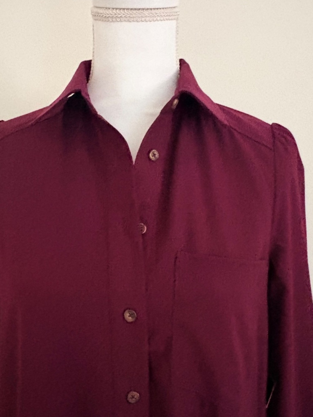 Tuckernuck Shirt Dress "Callahan" XS Wine Crepe Ruffle Relax Fit Stretch - Picture 8 of 11